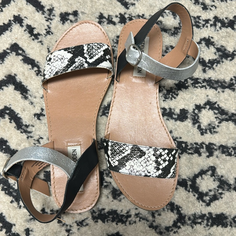 Steve Madden flat sandals
